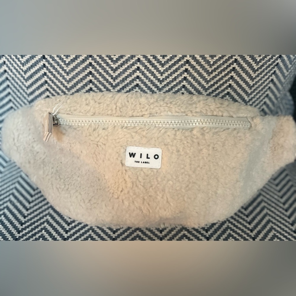 NWT WILO THE LABEL WOMENS' CREAM SHERPA CROSSBODY/BELT BAG
